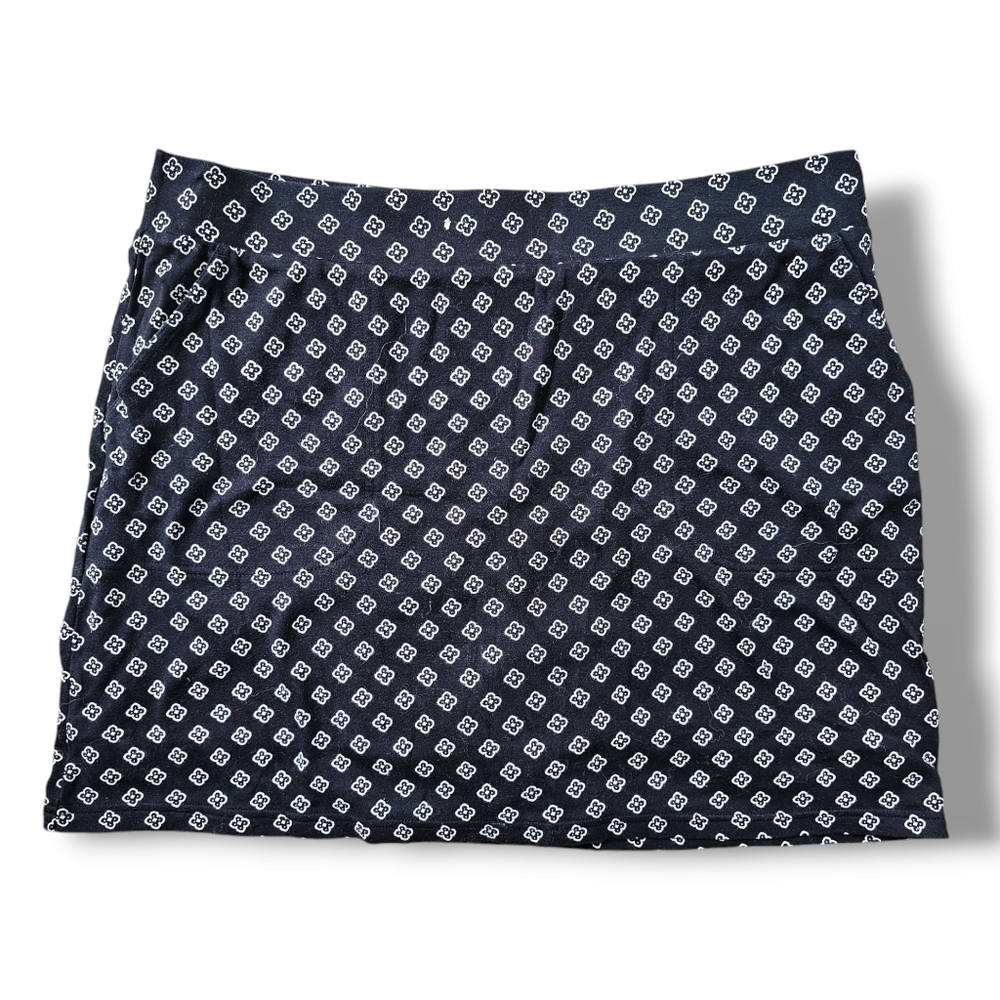 5️⃣2️⃣5️⃣ Floral Print Black & White Skort (Skirt With Shorts) | Croft & Barrow